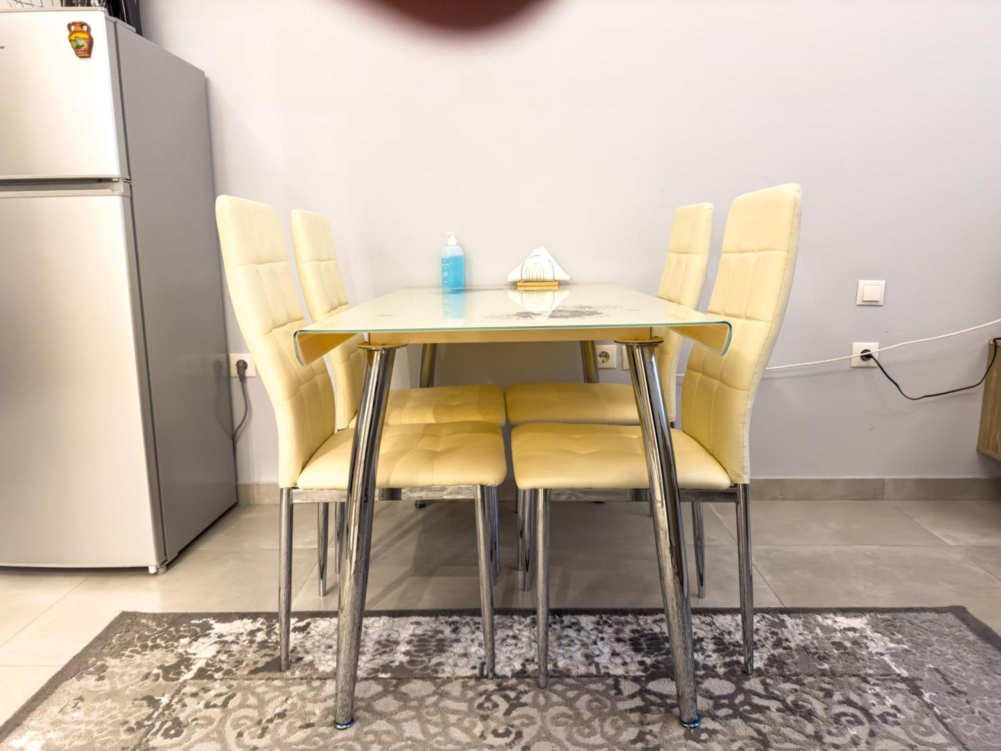 Apartment Contemporary & Spacious Renovated Apartment, Dt Syntagma, /touristic Area Athens