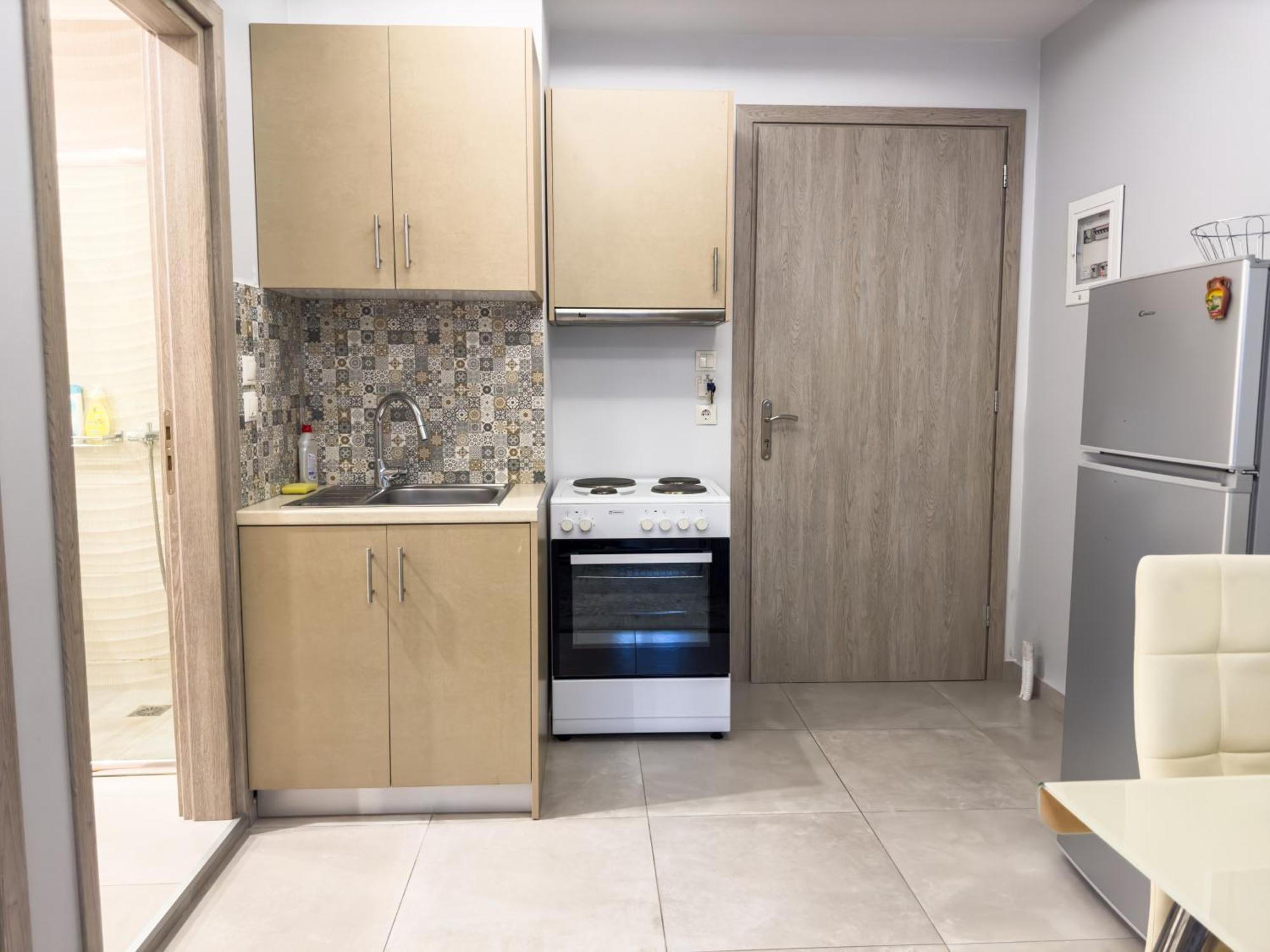 Contemporary & Spacious Renovated Apartment, Dt Syntagma, /touristic Area * Athens