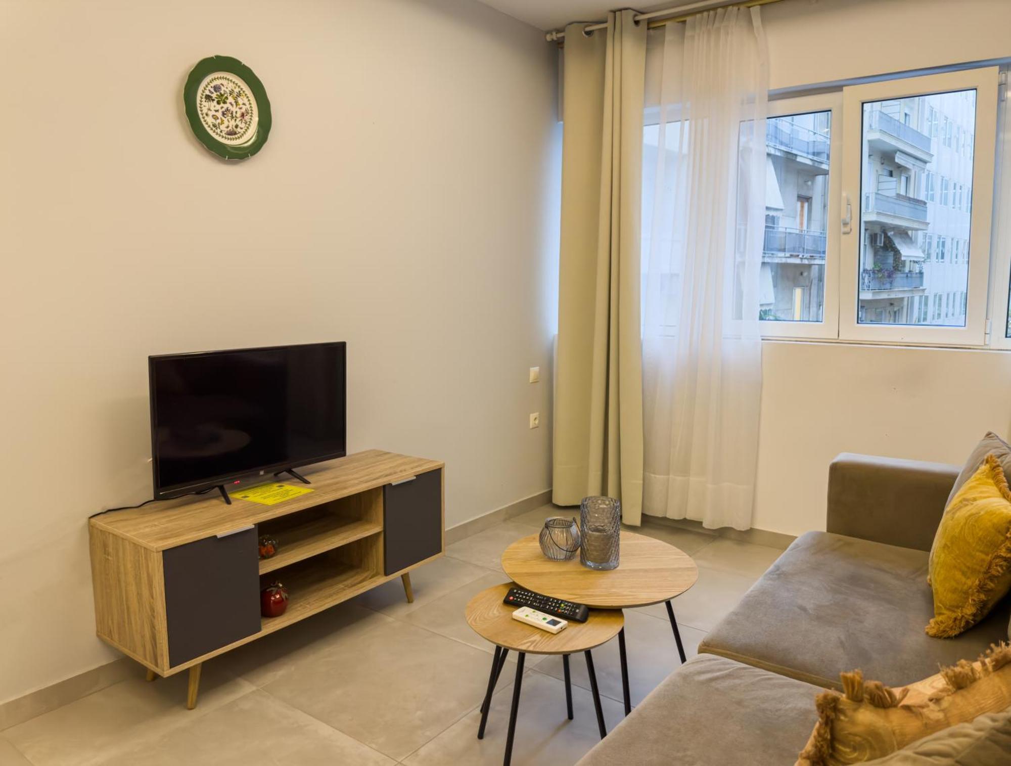Contemporary & Spacious Renovated Apartment, Dt Syntagma, /touristic Area Apartment