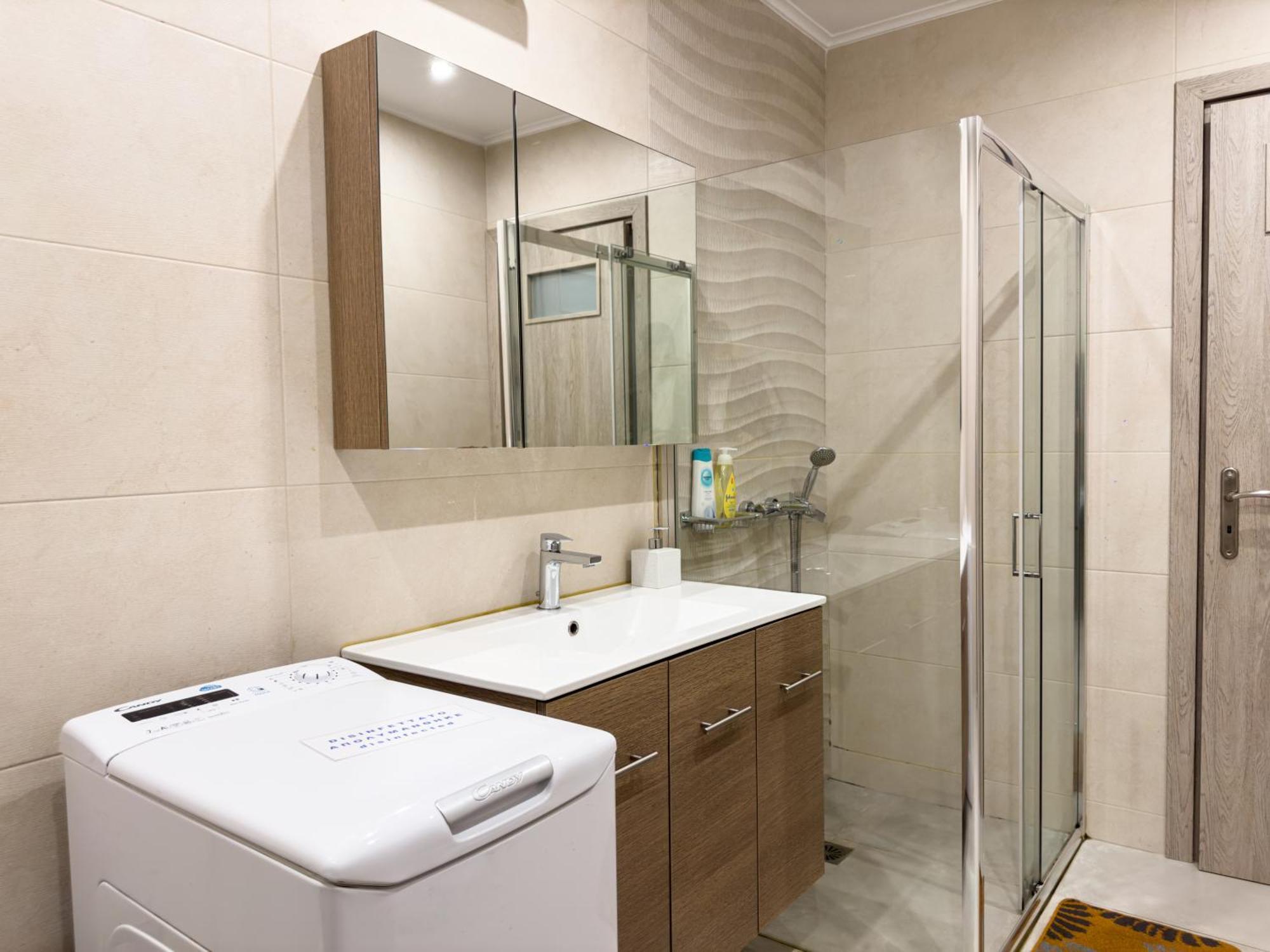 Apartment Contemporary & Spacious Renovated Apartment, Dt Syntagma, /touristic Area
