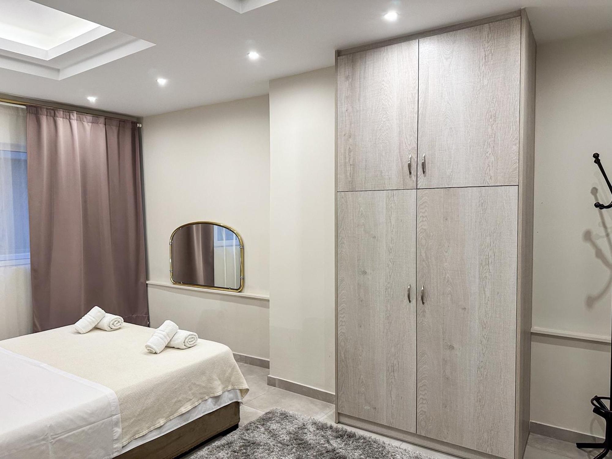 Apartment Contemporary & Spacious Renovated Apartment, Dt Syntagma, /touristic Area Athens