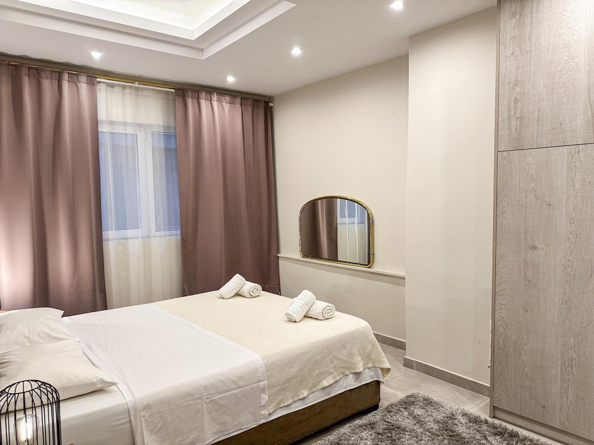 Apartment Contemporary & Spacious Renovated Apartment, Dt Syntagma, /touristic Area *