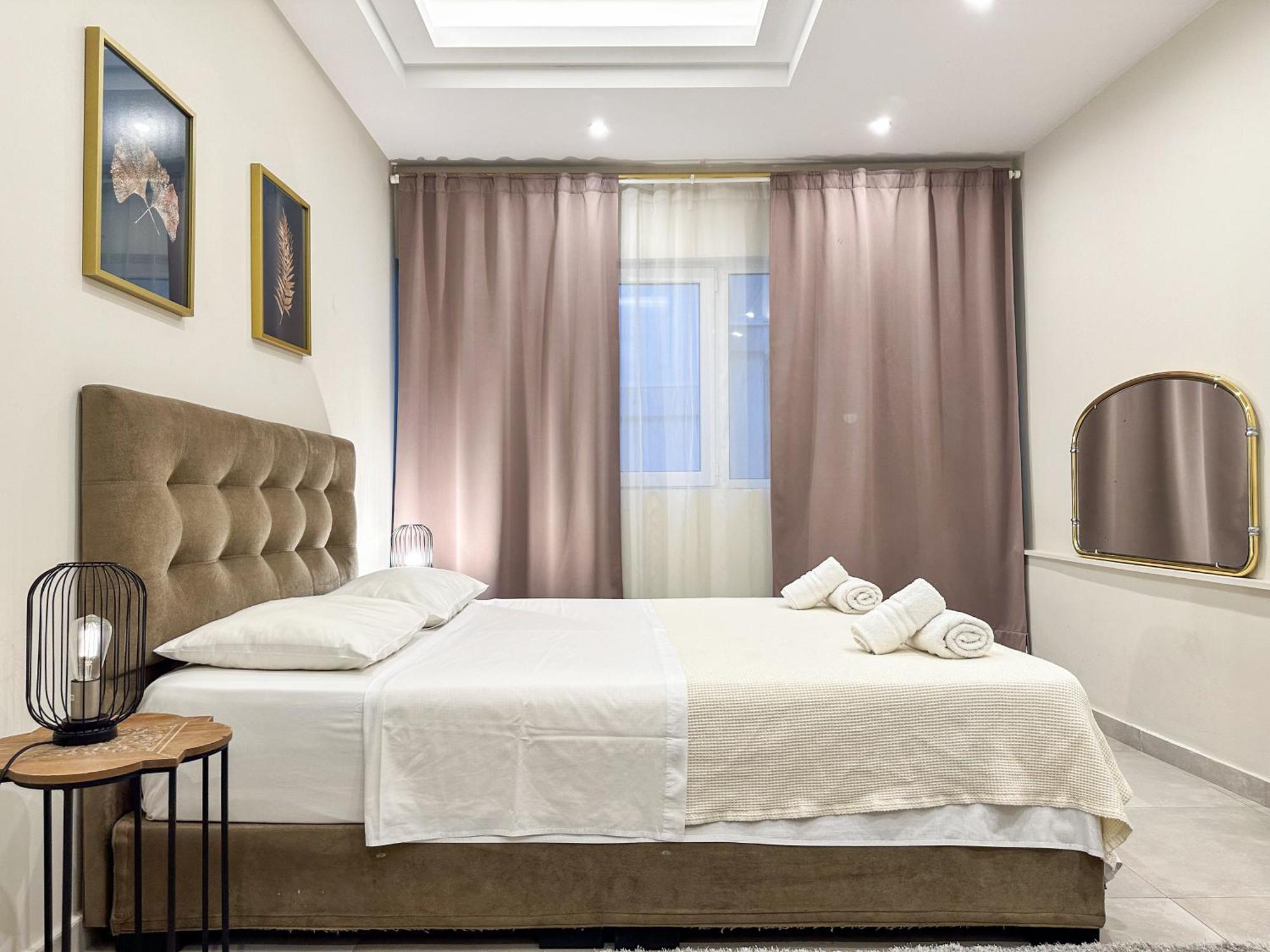 Contemporary & Spacious Renovated Apartment, Dt Syntagma, /touristic Area Apartment Athens