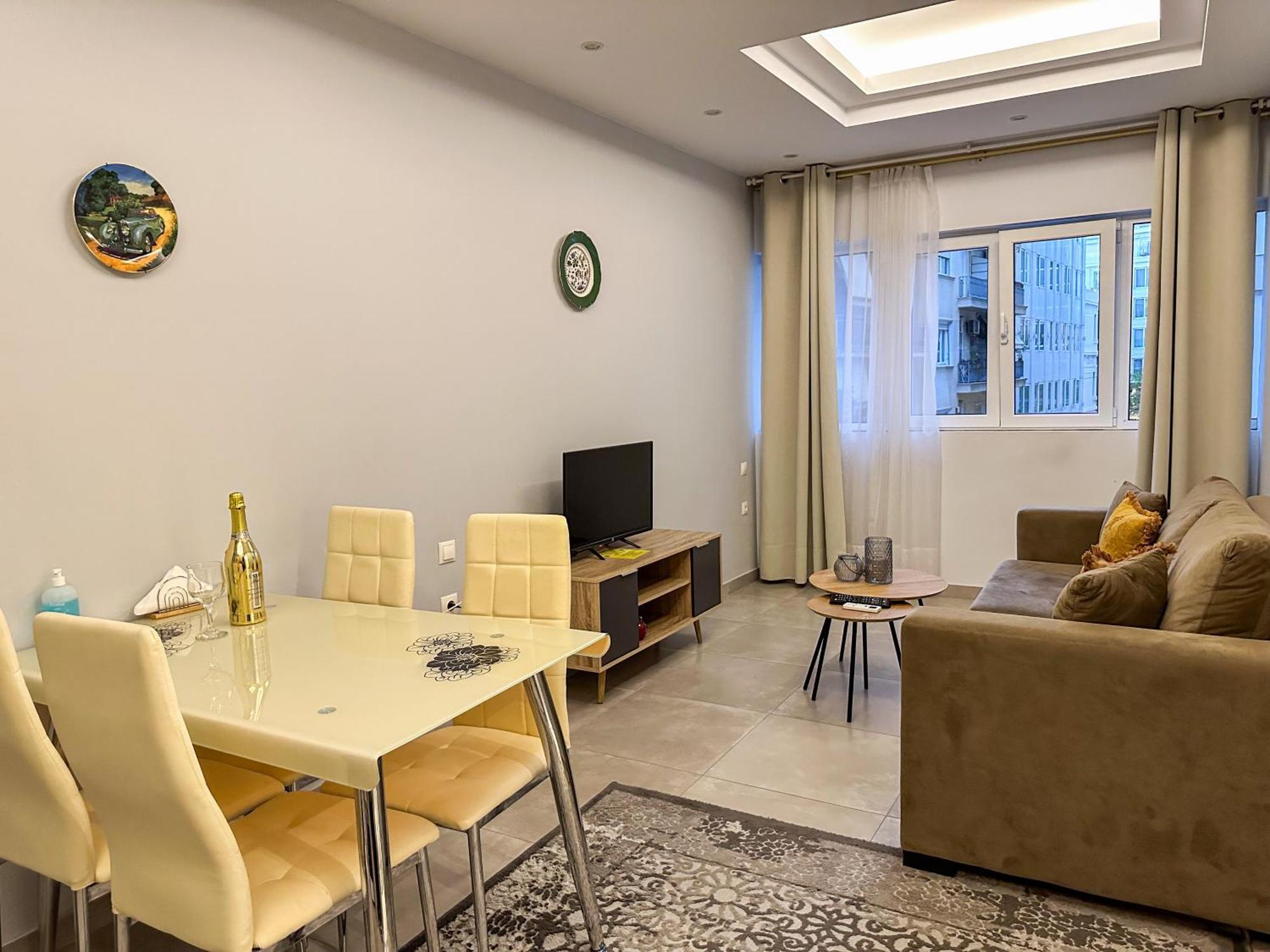 Contemporary & Spacious Renovated Apartment, Dt Syntagma, /touristic Area *