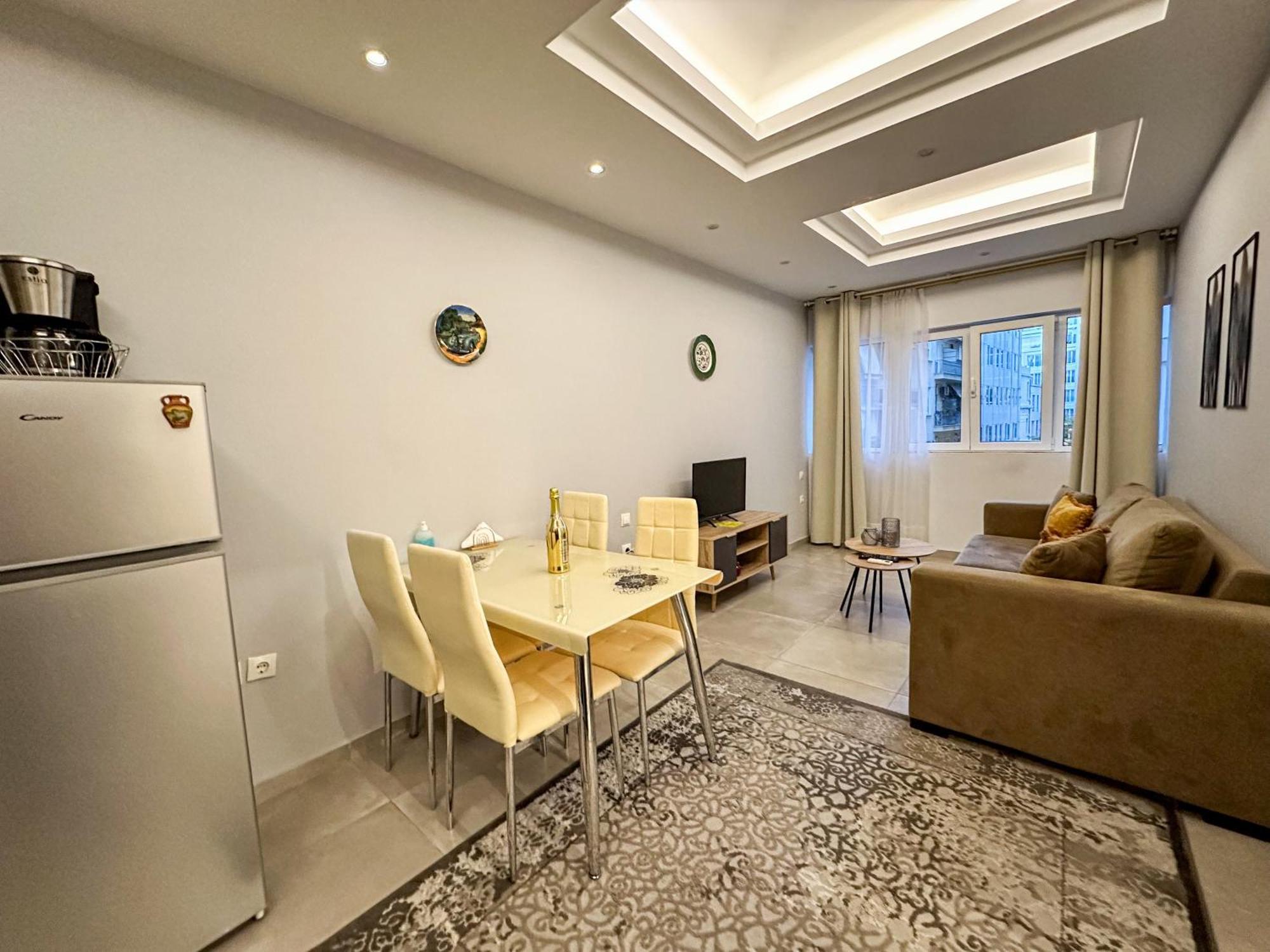 Apartment Contemporary & Spacious Renovated Apartment, Dt Syntagma, /touristic Area Athens