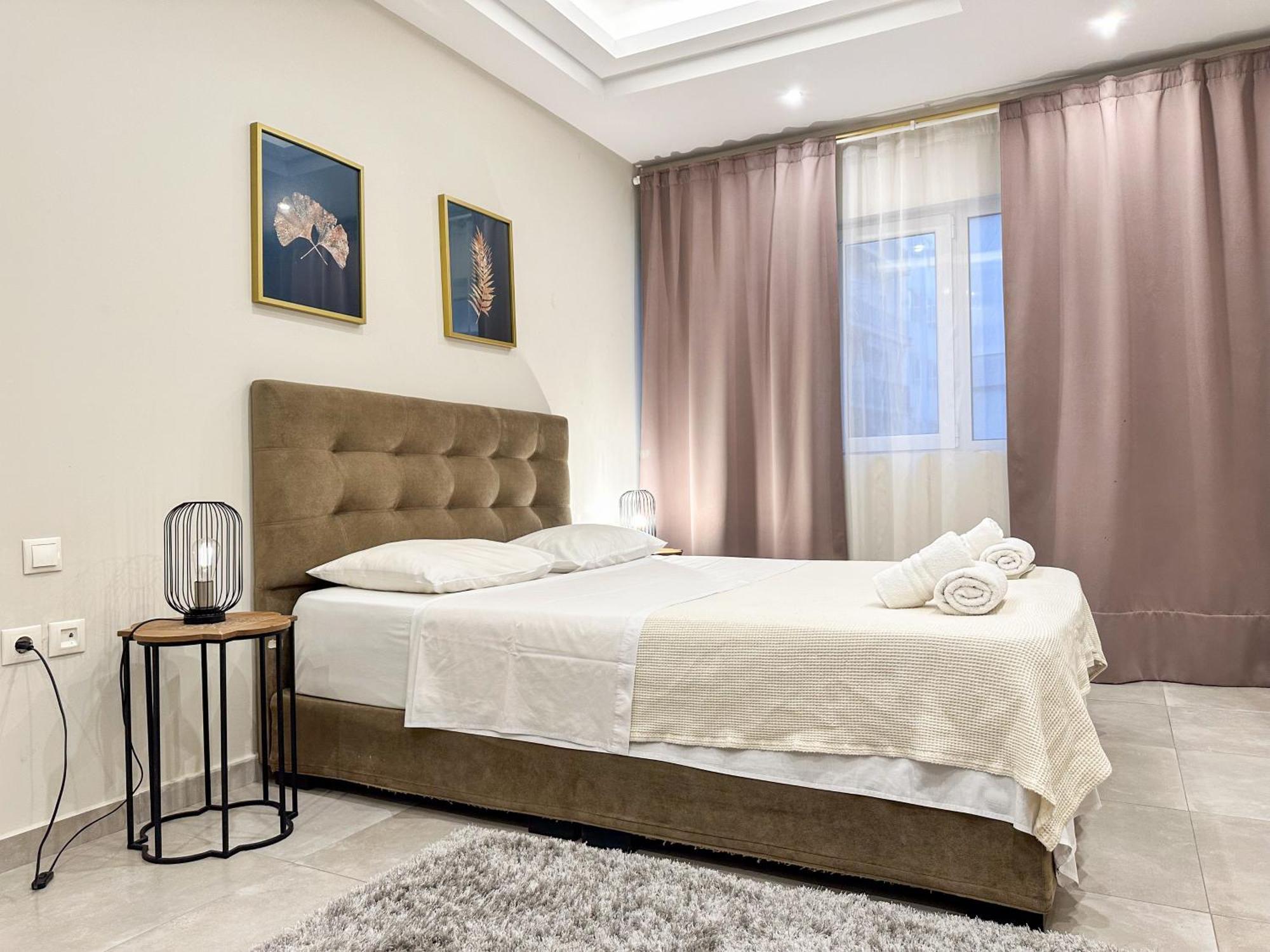 Apartment Contemporary & Spacious Renovated Apartment, Dt Syntagma, /touristic Area *