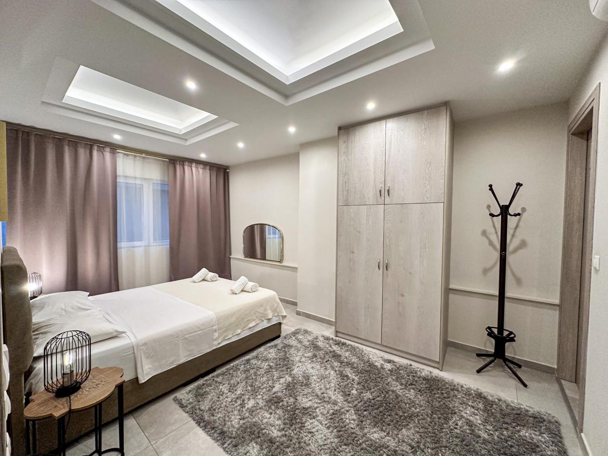Apartment Contemporary & Spacious Renovated Apartment, Dt Syntagma, /touristic Area