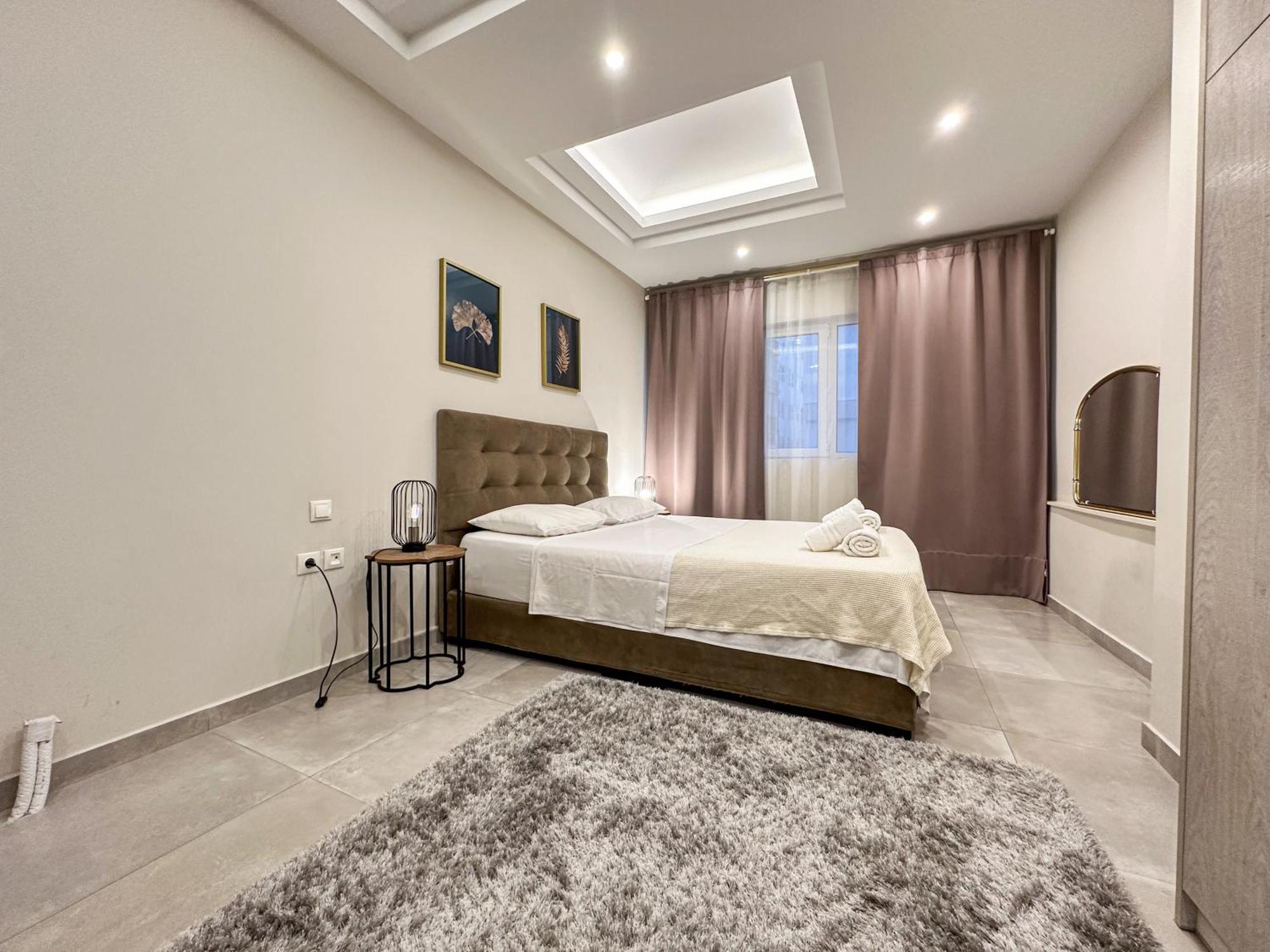 Contemporary & Spacious Renovated Apartment, Dt Syntagma, /touristic Area