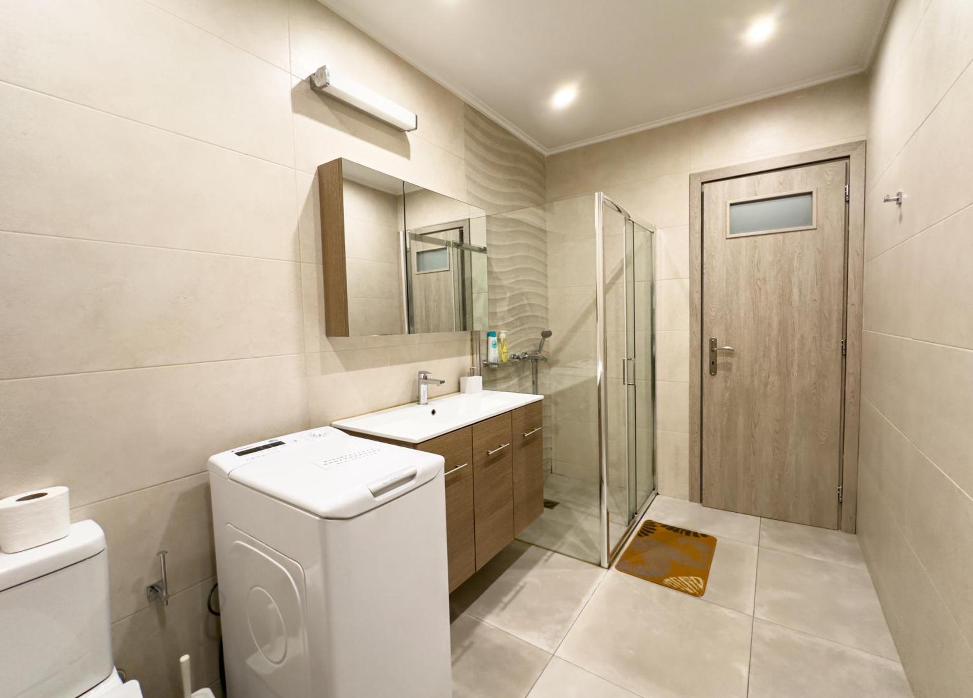 Apartment Contemporary & Spacious Renovated Apartment, Dt Syntagma, /touristic Area